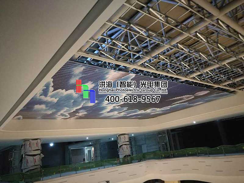 洪海LED天幕在臨沂齊魯園廣場正安裝施工！